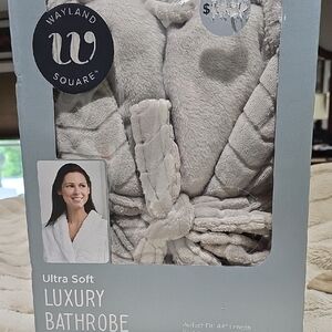 Plush Gray Robe for Cozy Comfort. NWT